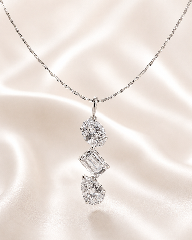 DIAMOND PENDANT NECKLACE
